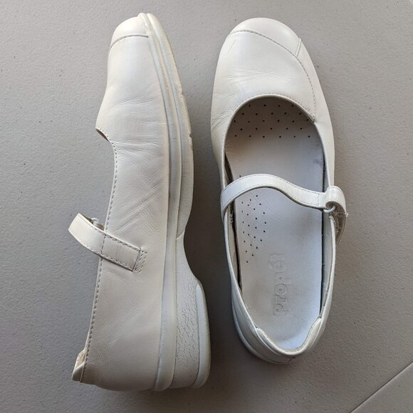 Propet ALL white, leather mary janes with removable insole, Velcro closure - Picture 1 of 8